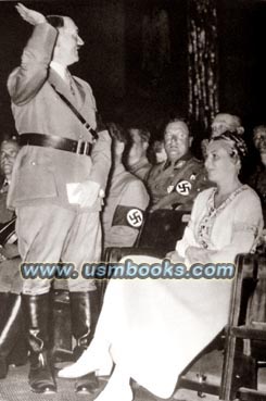 Hitler + Reichsfrauenführerin Gertrud Scholtz-Klink